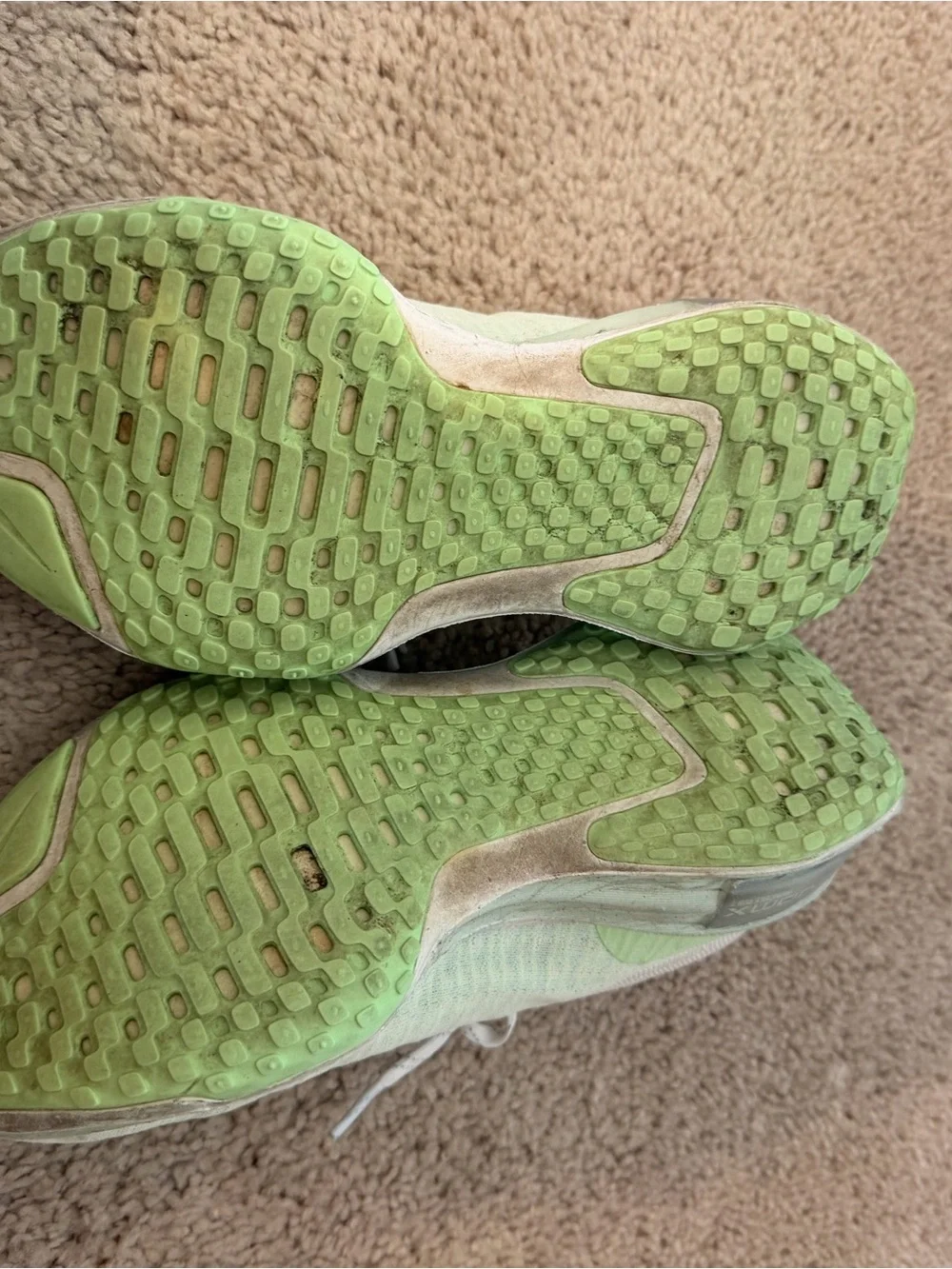 Nike ZoomX Invincible Run 3 Green Glow Women's size 7